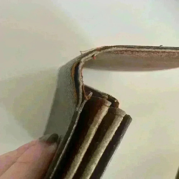 Louis Vuitton Authentic Monogram Sarah Wallet (Has Lots Of Wear) - Picture 11 of 13